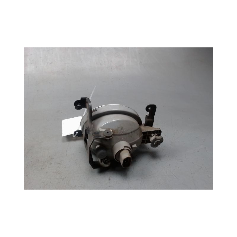 PHARE ANTIBROUILLARD AVANT DROIT HYUNDAI MATRIX -01