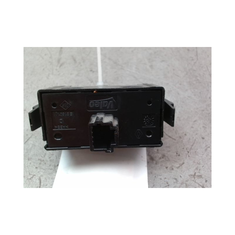 BOUTON DE WARNING RENAULT TRAFIC FG L2H1 II PHASE 2 -1200- MOY. 2006-...