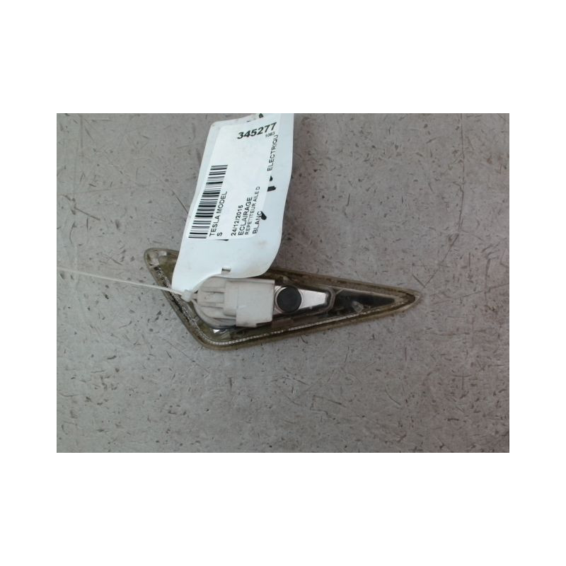 REPETITEUR AILE DROIT TESLA MODEL S