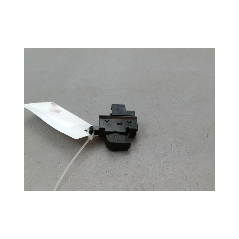 COMMANDE LEVE-GLACE PORTE AVD SUZUKI BALENO