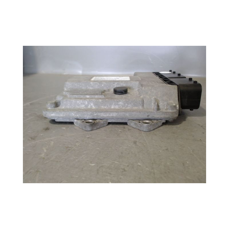 CALCULATEUR MOTEUR OPEL CORSA