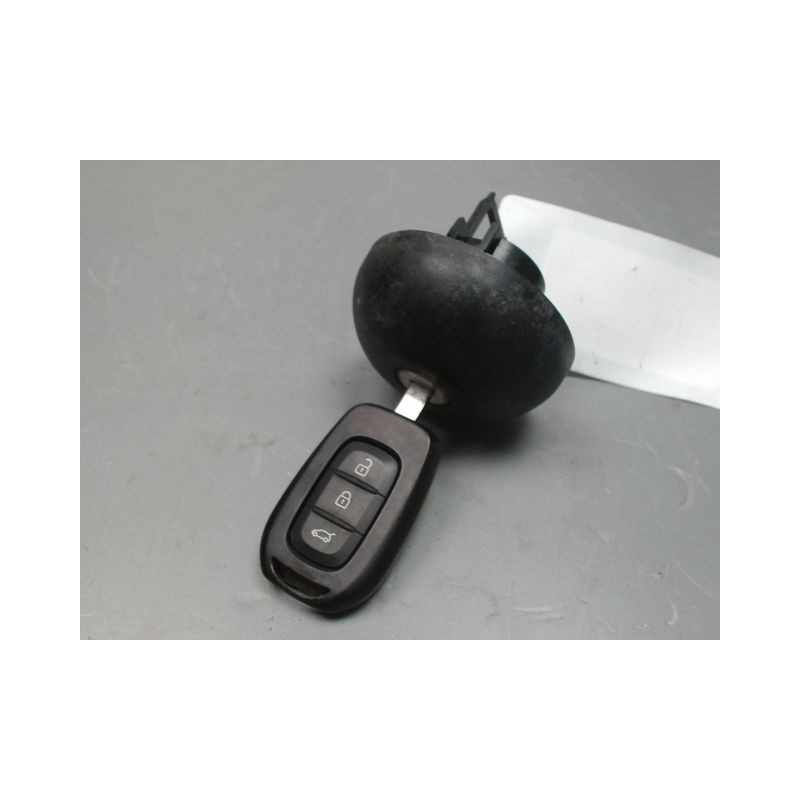 BOUCHON RESERVOIR A CARBURANT DACIA SANDERO