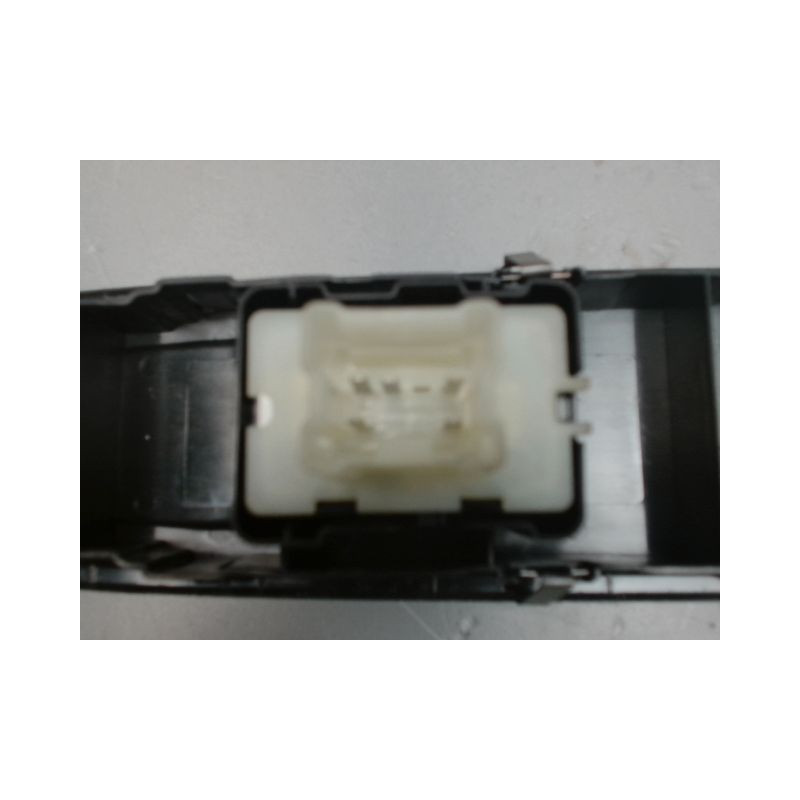 COMMANDE LEVE-GLACE PORTE AVD DACIA SANDERO