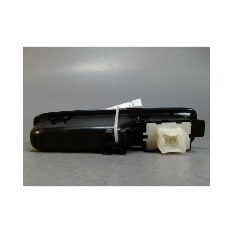 COMMANDE LEVE-GLACE PORTE ARD DACIA SANDERO
