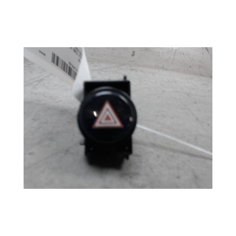 BOUTON DE WARNING TOYOTA AURIS