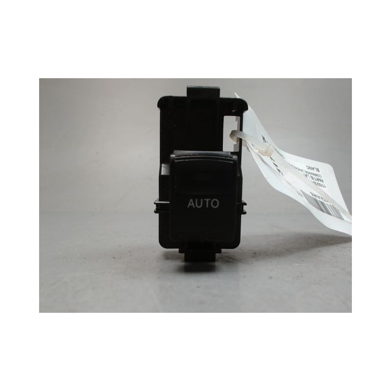 COMMANDE LEVE-GLACE PORTE AVD TOYOTA AURIS