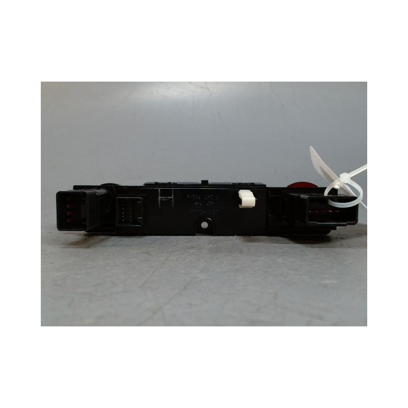 BOUTON DE WARNING HYUNDAI I20