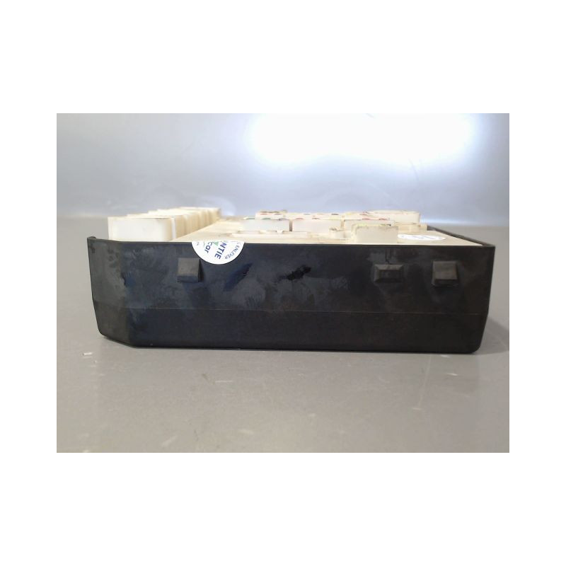 BOITE A FUSIBLES RENAULT MEGANE