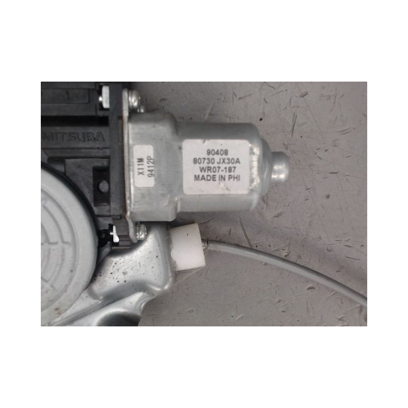 MECANISME LEVE-GLACE AVANT DROIT NISSAN NV200