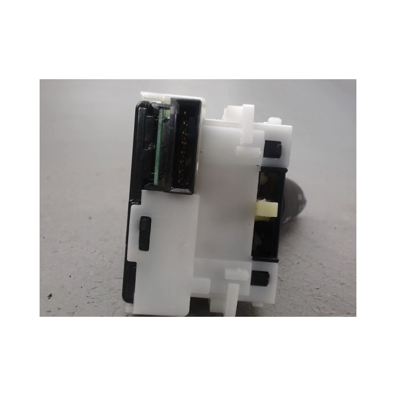 COMMANDE CLIGNOTANT NISSAN NV200
