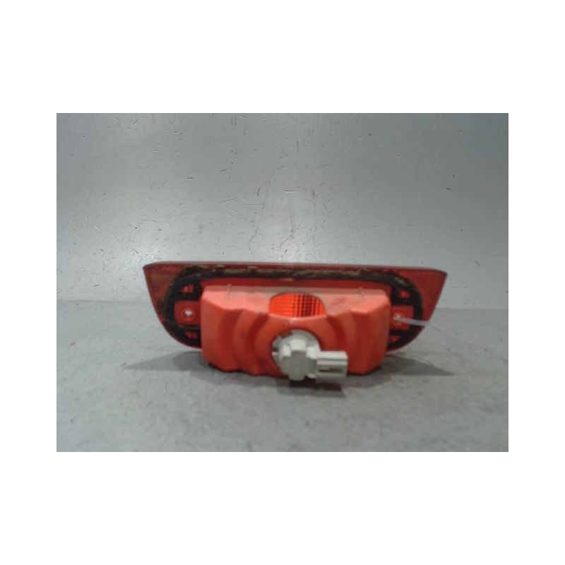 FEUX STOP SUPPLEMENTAIRE NISSAN NV200