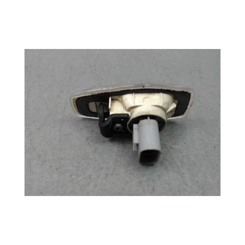 REPETITEUR AILE DROIT HYUNDAI TUCSON BREAK 2004-2010