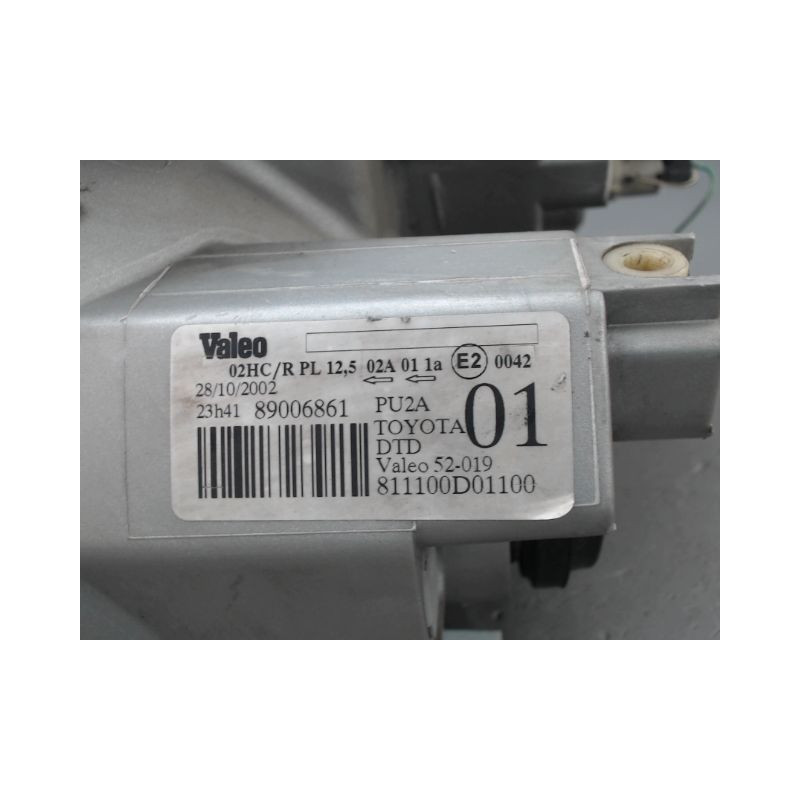 PHARE DROIT TOYOTA YARIS