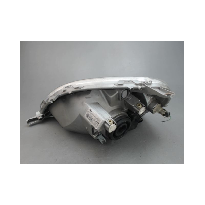 PHARE DROIT TOYOTA YARIS
