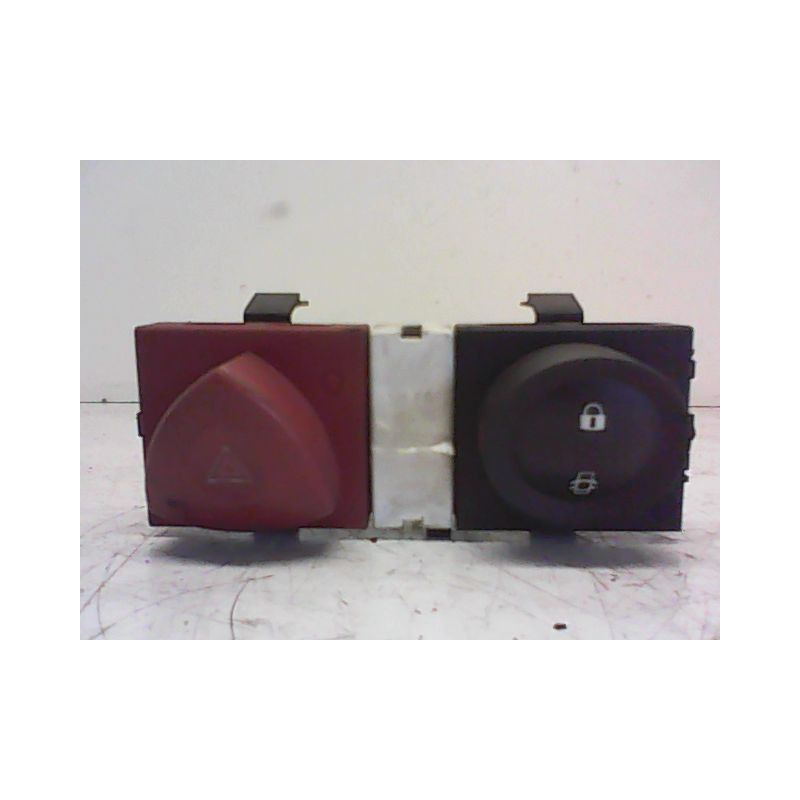 BOUTON DE WARNING RENAULT MEGANE