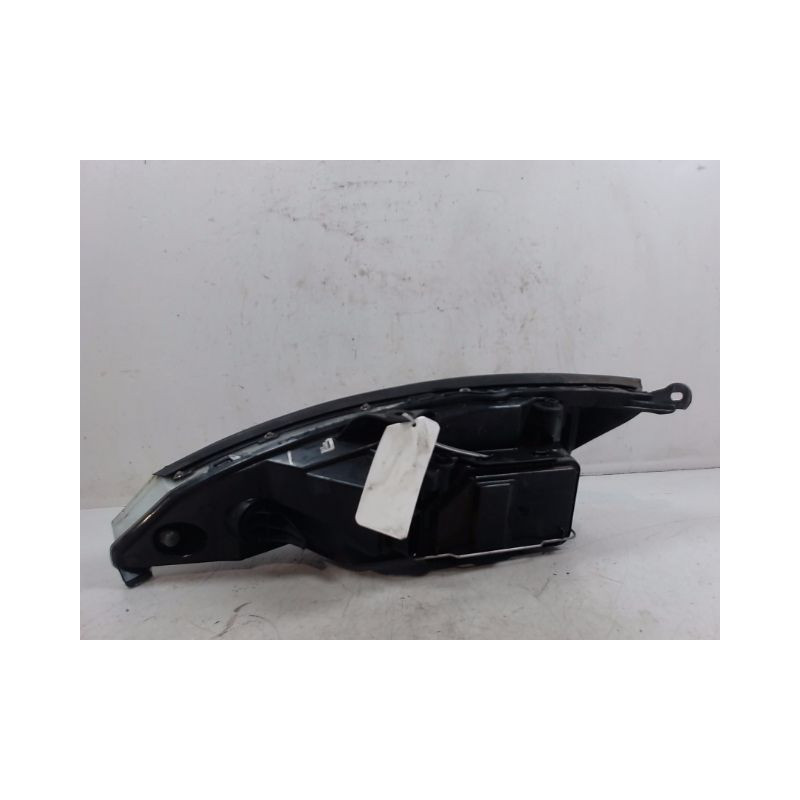 PHARE DROIT FORD FOCUS 98-04