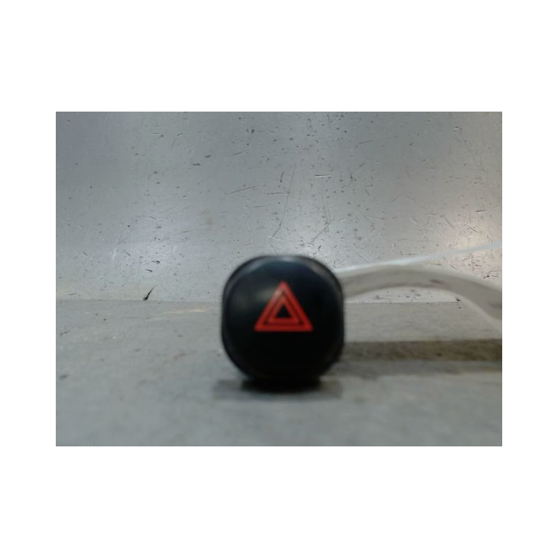 BOUTON DE WARNING NISSAN NV200