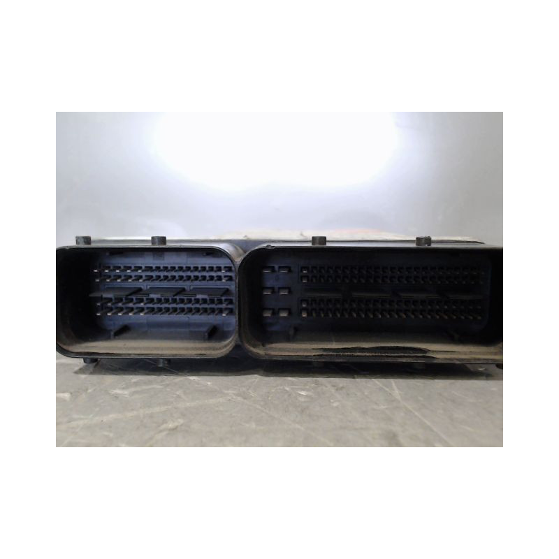 CALCULATEUR MOTEUR VOLKSWAGEN GOLF V 2003-2009