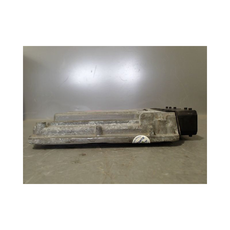 CALCULATEUR MOTEUR VOLKSWAGEN GOLF V 2003-2009