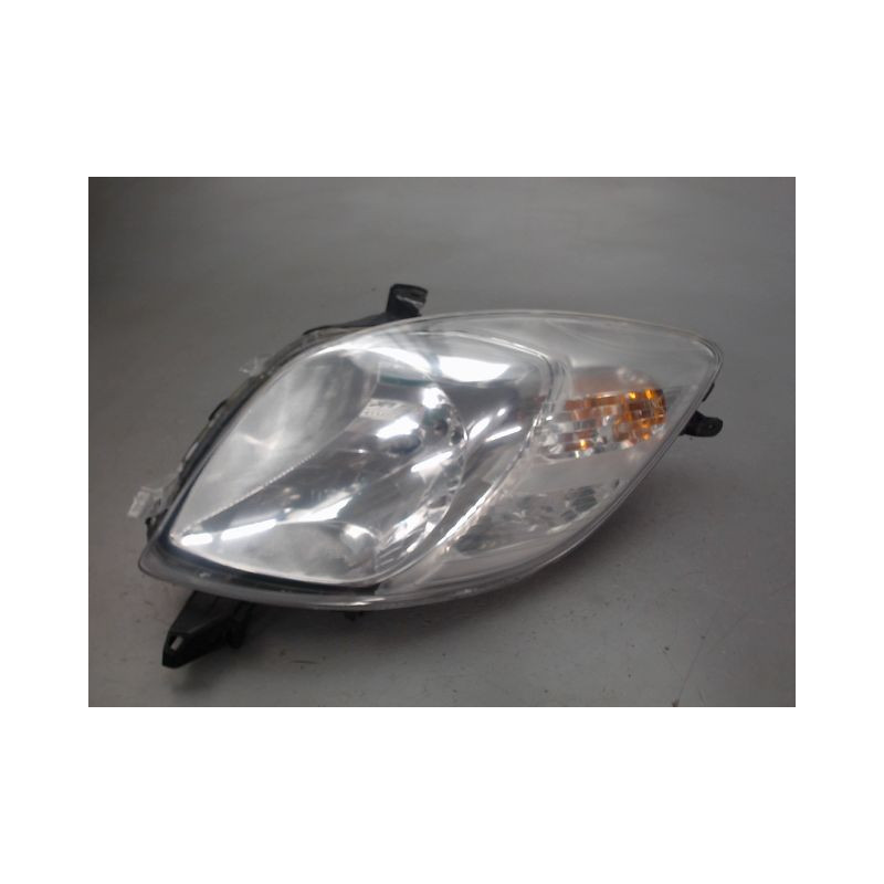PHARE DROIT TOYOTA YARIS