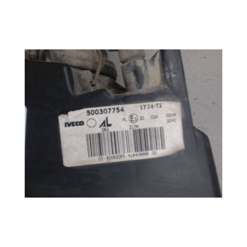 PHARE DROIT IVECO 35C13
