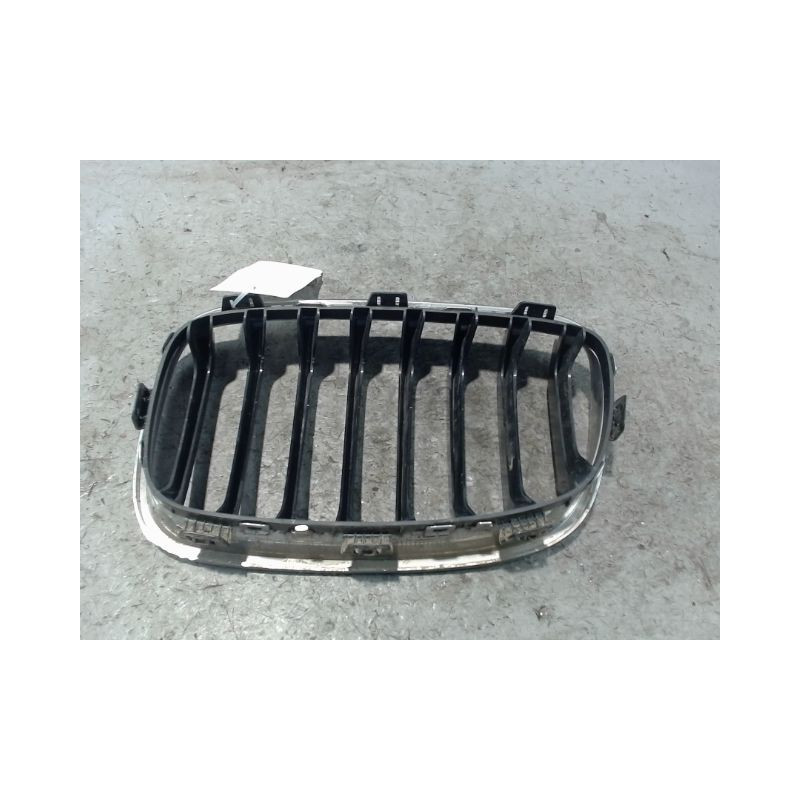 GRILLE CALANDRE DROIT B.M.W. SERIE 1