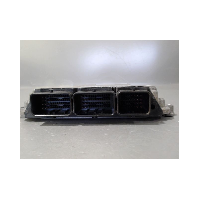 CALCULATEUR MOTEUR RENAULT MASTER