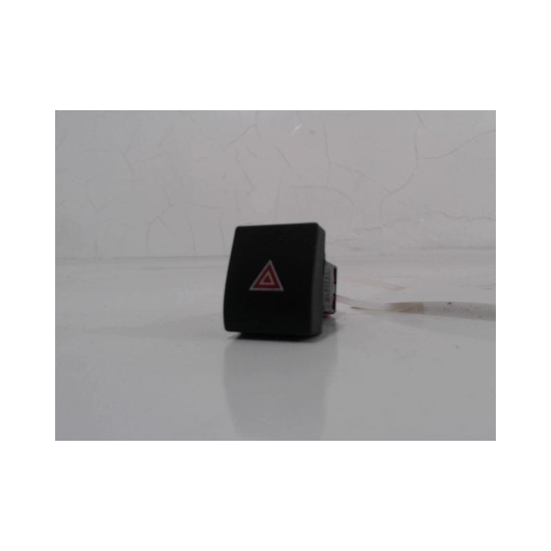 BOUTON DE WARNING PEUGEOT 3008 2009-