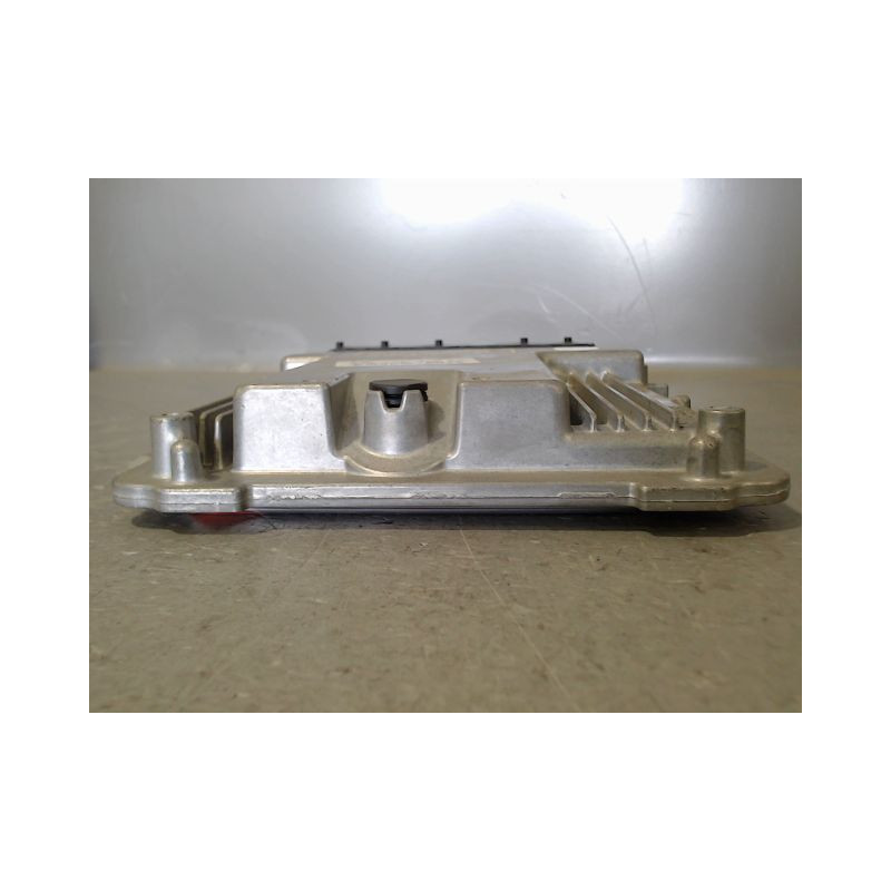 CALCULATEUR MOTEUR AUDI A4