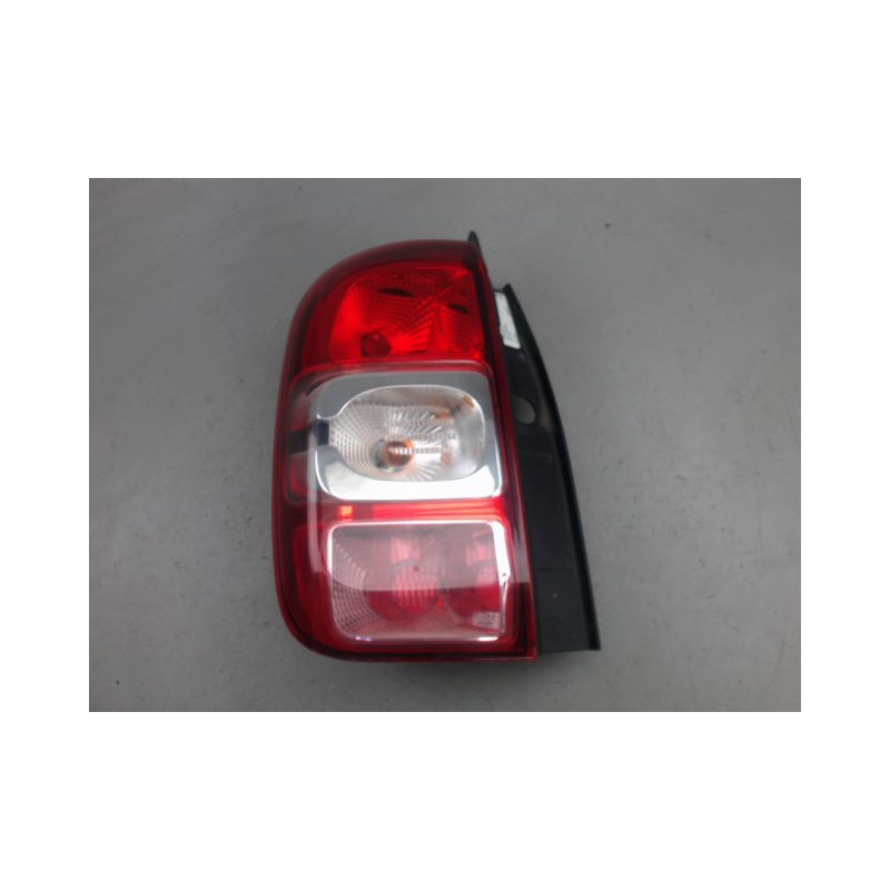 FEU ARRIERE GAUCHE  DACIA DUSTER