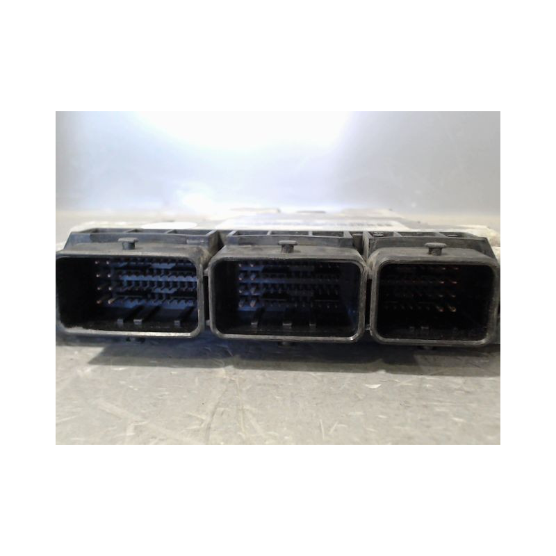 CALCULATEUR MOTEUR NISSAN INTERSTAR