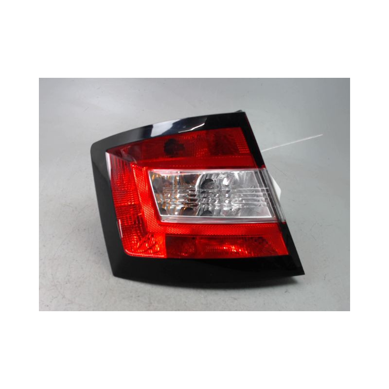 FEU ARRIERE GAUCHE  SKODA FABIA II Phase 1 2007-2010