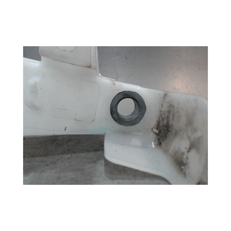 RESERVOIR LAVE-GLACE AVANT TOYOTA YARIS