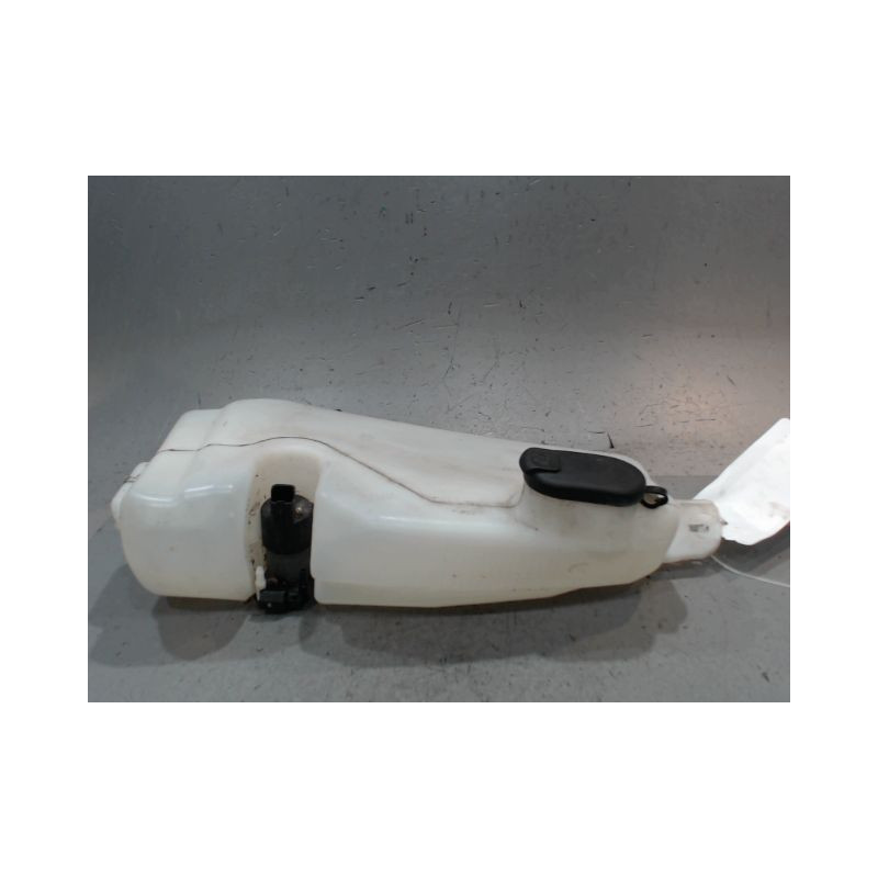 RESERVOIR LAVE-GLACE AVANT DACIA SANDERO