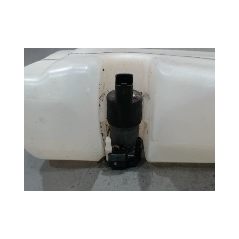 RESERVOIR LAVE-GLACE AVANT DACIA SANDERO