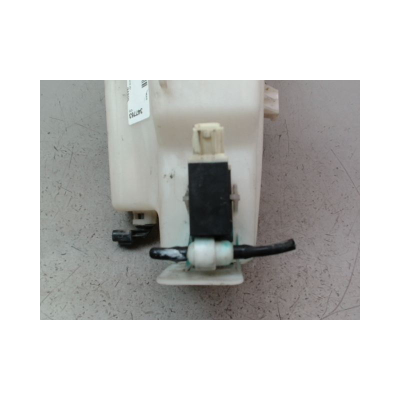 RESERVOIR LAVE-GLACE AVANT KIA CARENS 2002-