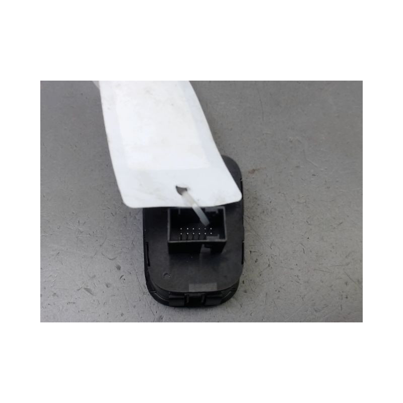 BOUTON DE WARNING PEUGEOT BIPPER TEPEE 2008-...