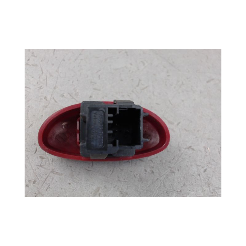 BOUTON DE WARNING PEUGEOT 206