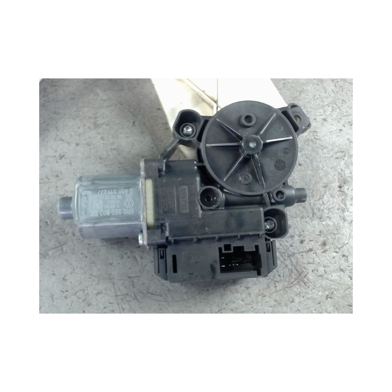 MECANISME+MOTEUR LEVE-GLACE AVANT DROIT VOLKSWAGEN POLO 2009-