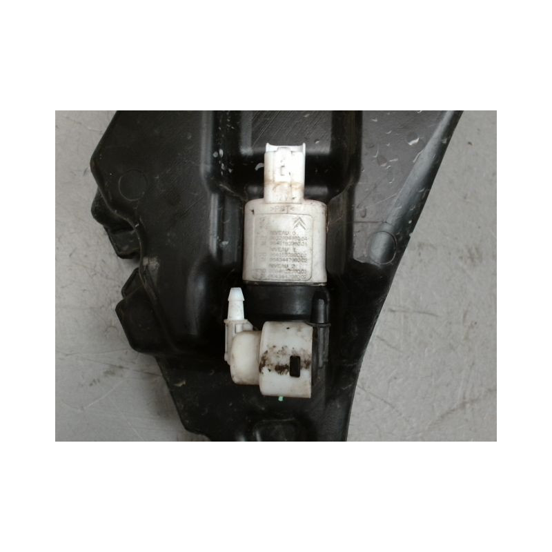 RESERVOIR LAVE-GLACE AVANT PEUGEOT 308