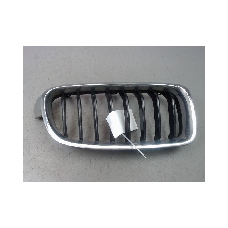 GRILLE CALANDRE DROIT BMW SERIE 3