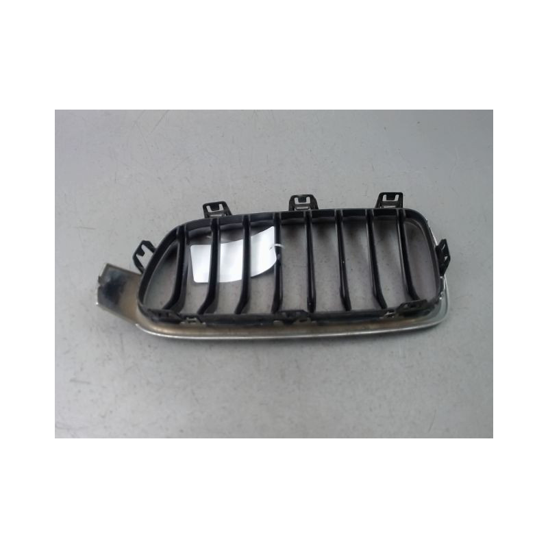 GRILLE CALANDRE DROIT BMW SERIE 3