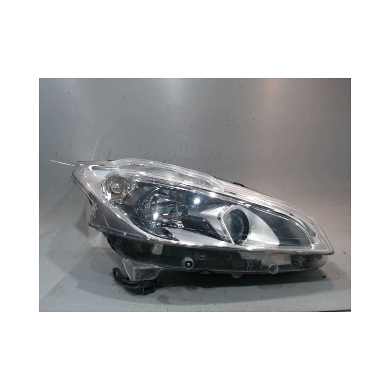 PHARE DROIT PEUGEOT 208