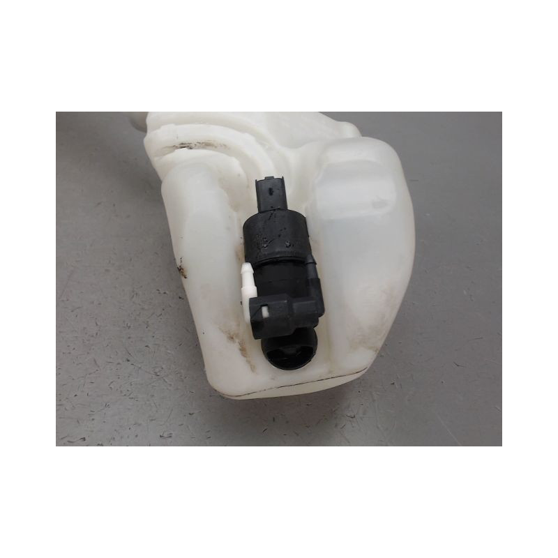 RESERVOIR LAVE-GLACE AVANT PEUGEOT 208