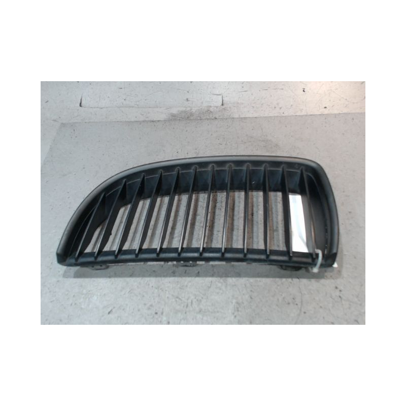 GRILLE CALANDRE GAUCHE B.M.W. SERIE 3