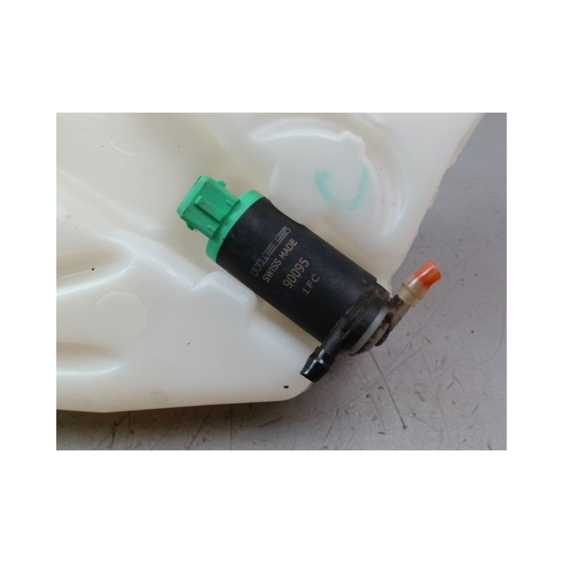 RESERVOIR LAVE-GLACE AVANT PEUGEOT 206 + 2009-2013