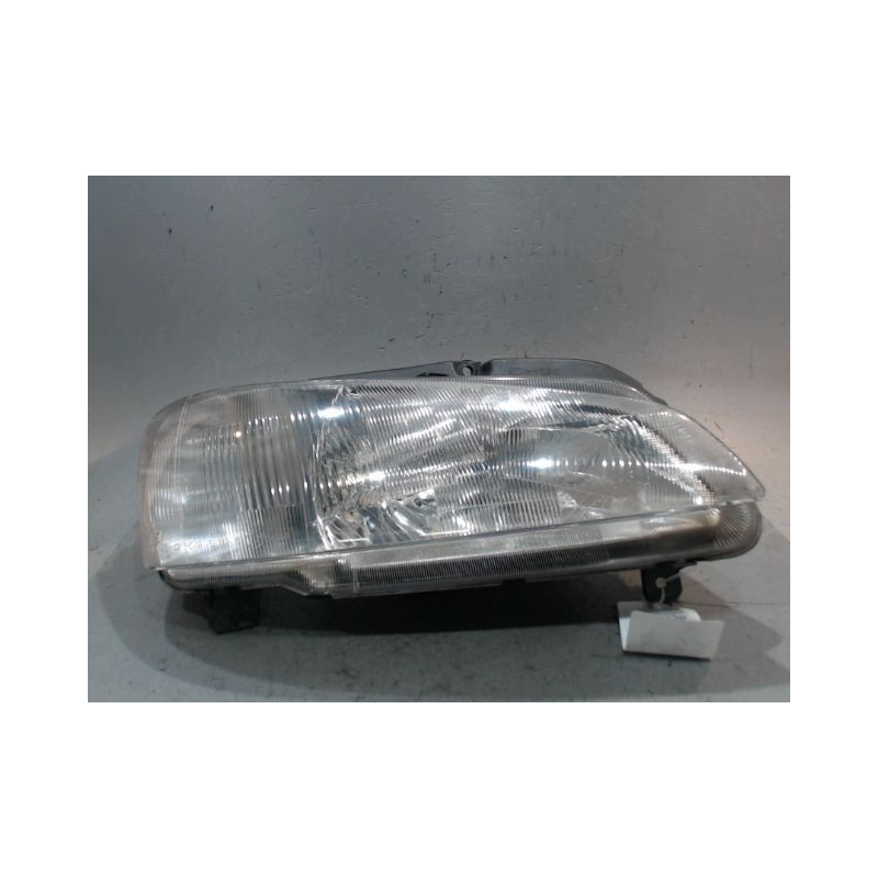PHARE DROIT PEUGEOT 106