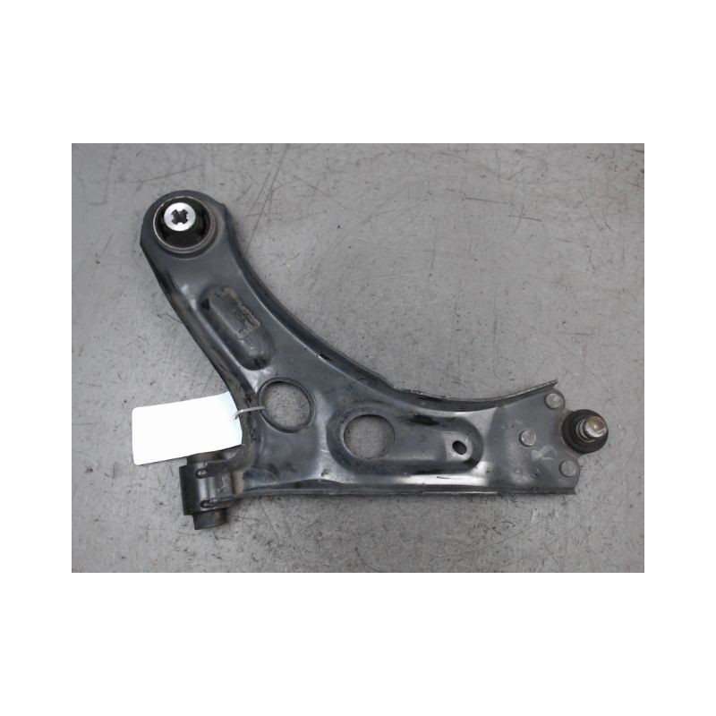 TRIANGLE INFERIEUR AVANT GAUCHE PEUGEOT 208