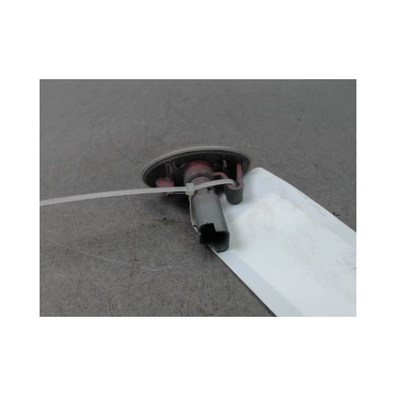 REPETITEUR AILE DROIT PEUGEOT 108