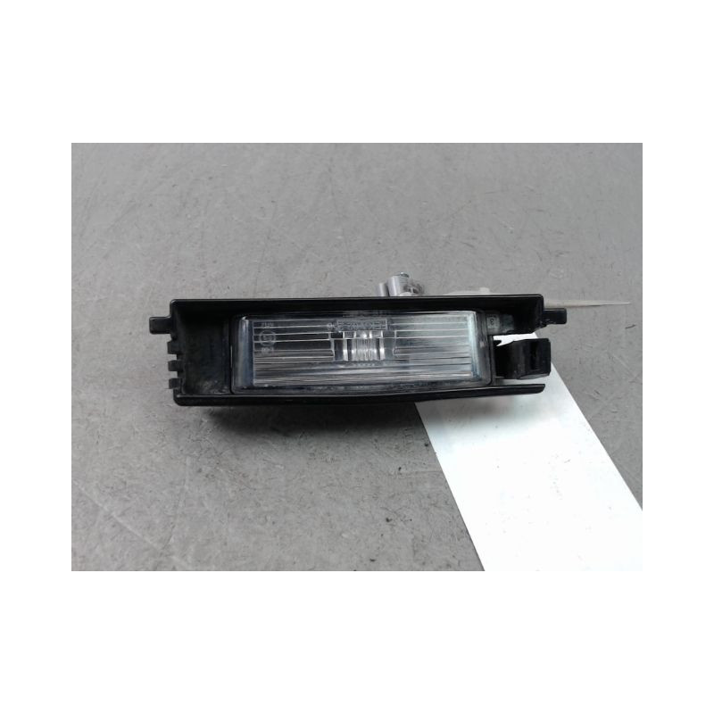 ECLAIREUR PLAQUE DE POLICE DROIT PEUGEOT 108